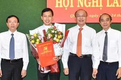 Thành ủy TPHCM trao quyết định về công tác nhân sự