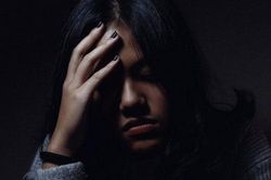 Không thấy 100 triệu trong tủ quần áo đâu, em gọi điện hỏi chồng và 'chết điếng' với câu trả lời của anh