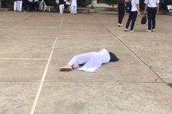 Nữ sinh 'hạ cánh' giữa sân trường mà chẳng ai quan tâm, lý do ngoài sức tưởng tượng của cộng đồng mạng