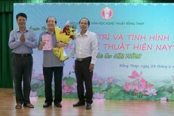Nhà thơ Hữu Thỉnh nói chuyện chuyên đề 'Vai trò, vị trí và tình hình văn học nghệ thuật hiện nay'