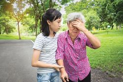 Phòng chống té ngã ở người cao tuổi