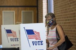 Ứng viên TT Trump ủng hộ thất bại ở Kentucky và Bắc Carolina