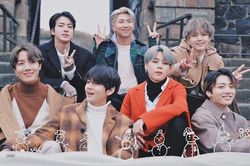 BigHit Entertainment công bố loạt sách 'Graphic Lyrics' của BTS