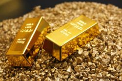 Giá vàng thế giới chạm mức cao nhất trong vòng gần 8 năm