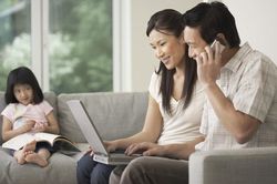 Công nhân lương 18 triệu/tháng: Ở nhà thuê, 2 con nhỏ, để dành 480 triệu
