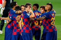 Barcelona vượt mặt Real, trở lại ngôi đầu