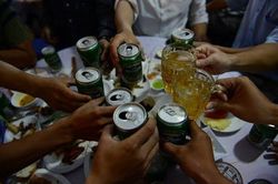 Gọng kìm bóp nghẹt 'ông lớn' ngành bia
