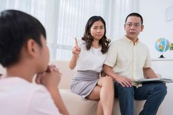 Cha mẹ dễ khiến con trở nên yếu ớt vì những sai lầm hầu như ai cũng mắc