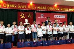 Tập đoàn UOB quyên góp gây quỹ để giảm thiểu tác động của Covid-19