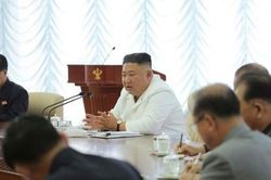 Triều Tiên bất ngờ dừng các kế hoạch quân sự chống Hàn Quốc