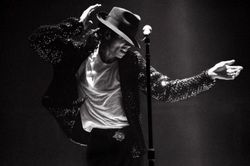Michael Jackson và điệu nhảy huyền thoại Moonwalk