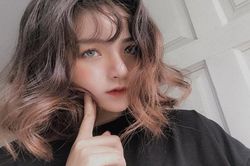 Hot girl Việt tự nhận 'tỉnh táo' trong scandal Quang Hải là ai?