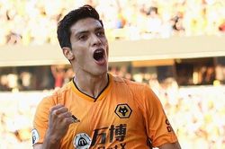 MU choáng giá Raul Jimenez, Liverpool đột kích Thiago