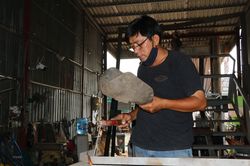 'Kỹ sư' vùng biên sáng chế nhiều máy nông nghiệp hữu ích