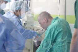 Không có ca mắc COVID-19 mới, bệnh nhân 91 đã tự ngồi dậy được