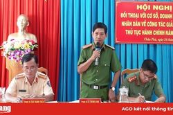 Công an Châu Phú đối thoại người dân về công tác giải quyết thủ tục hành chính