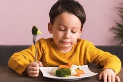 Những điều cần lưu ý khi chọn cốm giúp bé ăn ngủ ngon
