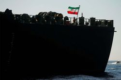 Iran thách thức lệnh trừng phạt của Mỹ với thuyền trưởng 5 tàu chở dầu tới Venezuela