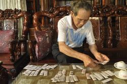 Cụ Quyên nặng duyên với bài chòi