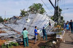 Mưa dông, lốc xoáy gây thiệt hại tại nhiều địa phương