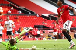 Anthony Martial bay bổng