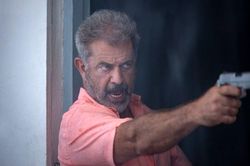 Mel Gibson đóng các pha hành động nặng ở tuổi 64