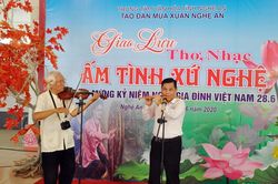 Xúc động Chương trình giao lưu 'Ấm tình xứ Nghệ'