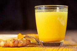 Cách uống tinh bột nghệ giảm cân dưỡng da, chị em muốn đẹp nên biết