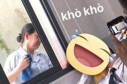 Nam sinh ngủ gật trong lớp, hành động bất ngờ của cô lao công khiến cư dân mạng không thể nhịn cười