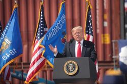 Đối thủ nào khiến Tổng thống Trump khó đối phó hơn cả Nga - Trung?