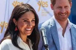 Nhà Meghan Markle đi theo con đường của vợ chồng ông Obama, chuẩn bị tái xuất với vai trò mới nhưng dư luận cầu xin hãy để Công nương Diana được yên