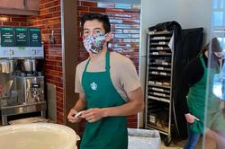 Nhân viên Starbucks được tặng hơn 1 tỷ đồng sau khi bị khách hàng bêu riếu, dọa nạt