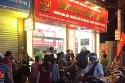 Lịch lãm vào tiệm vàng để... cướp