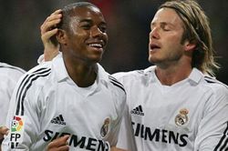 Đội bóng Thái Lan muốn mua Robinho