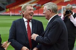 Gạt bỏ hận thù, Sir Alex nhắn tin chúc mừng Liverpool
