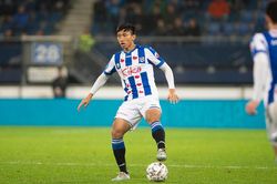 Heerenveen chưa tái ký, Văn Hậu còn gì níu kéo