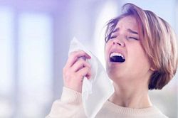 Kiềm chế hắt hơi có thể làm vỡ cổ họng, thủng màng nhĩ