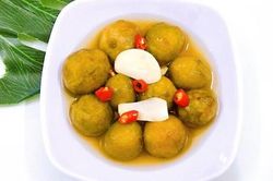 Sấu ngâm mắm tỏi ăn thay cà cực đưa cơm ngày nắng