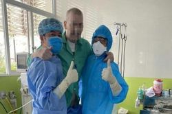 Phi công người Anh trải qua 101 ngày điều trị, tự đi được vài bước, Đại sứ Anh gửi lời cảm ơn y bác sĩ