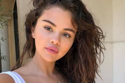 Selena Gomez xuất hiện rạng rỡ trên phố sau lời nhắc của Justin Bieber