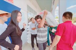 Thủy Tiên trao tận tay 2 tỷ đồng lúa giống cho nông dân nghèo