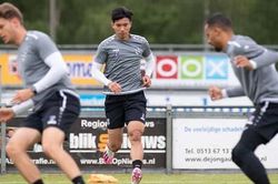Heerenveen chỉ giữ Văn Hậu nếu được tài trợ trả lương