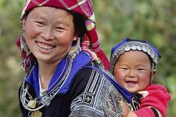 Khoảnh khắc yêu thương của những em bé bên mẹ