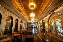 Bên trong khách sạn dát vàng 24k đầu tiên trên thế giới