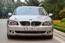 Xe sang BMW 750Li chạy 14 năm bán gần 700 triệu ở Bình Dương