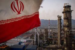 Ngân hàng trung ương Iran bơm ngoại tệ để ổn định đồng nội tệ