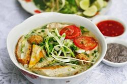 Thưởng thức đặc sản bún cá 3 vùng ngon không chê vào đâu được