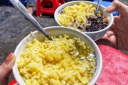 5 hàng xôi chè hút khách ở Hà Nội