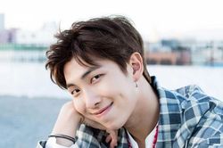 Cách BTS tặng quà bạn gái, liệu có xiêu lòng ARMY?