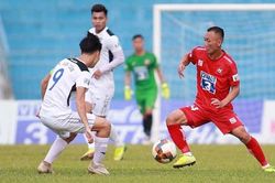 Martin Lo mờ nhạt, HLV Phạm Anh Tuấn vẫn khen tốt